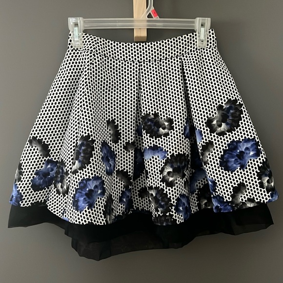 Classy Mini Skirt - Picture 1 of 5